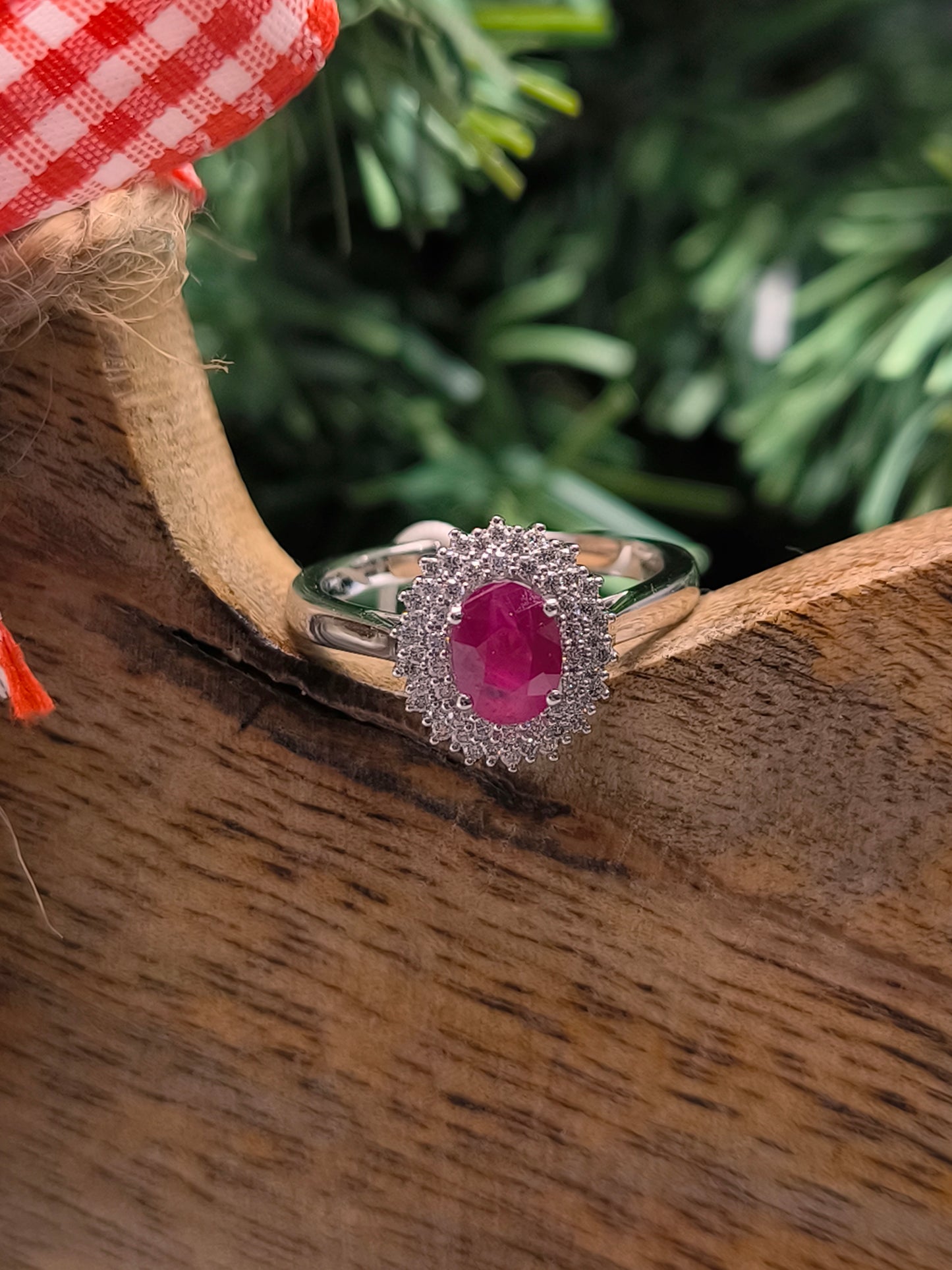 Anello in oro con rubino e diamanti - Gioielli Pavan