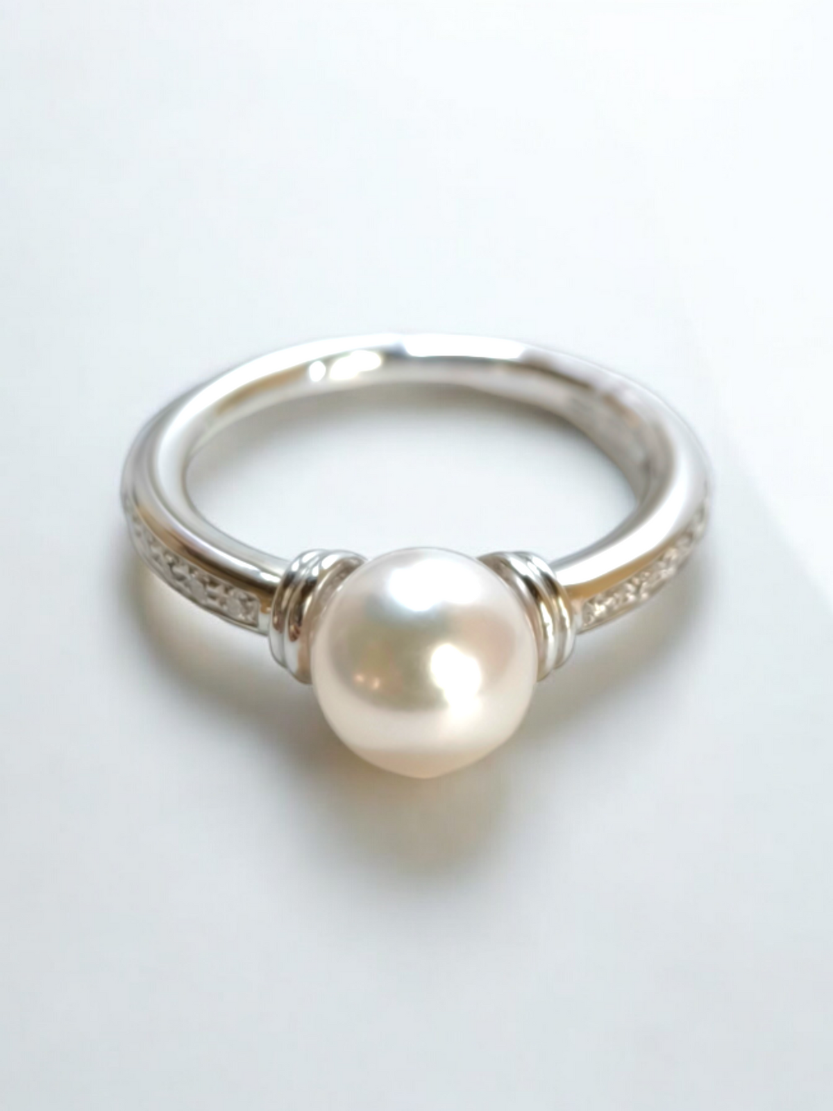 Anello in oro con perla AKoya e diamanti - Gioielli Pavan