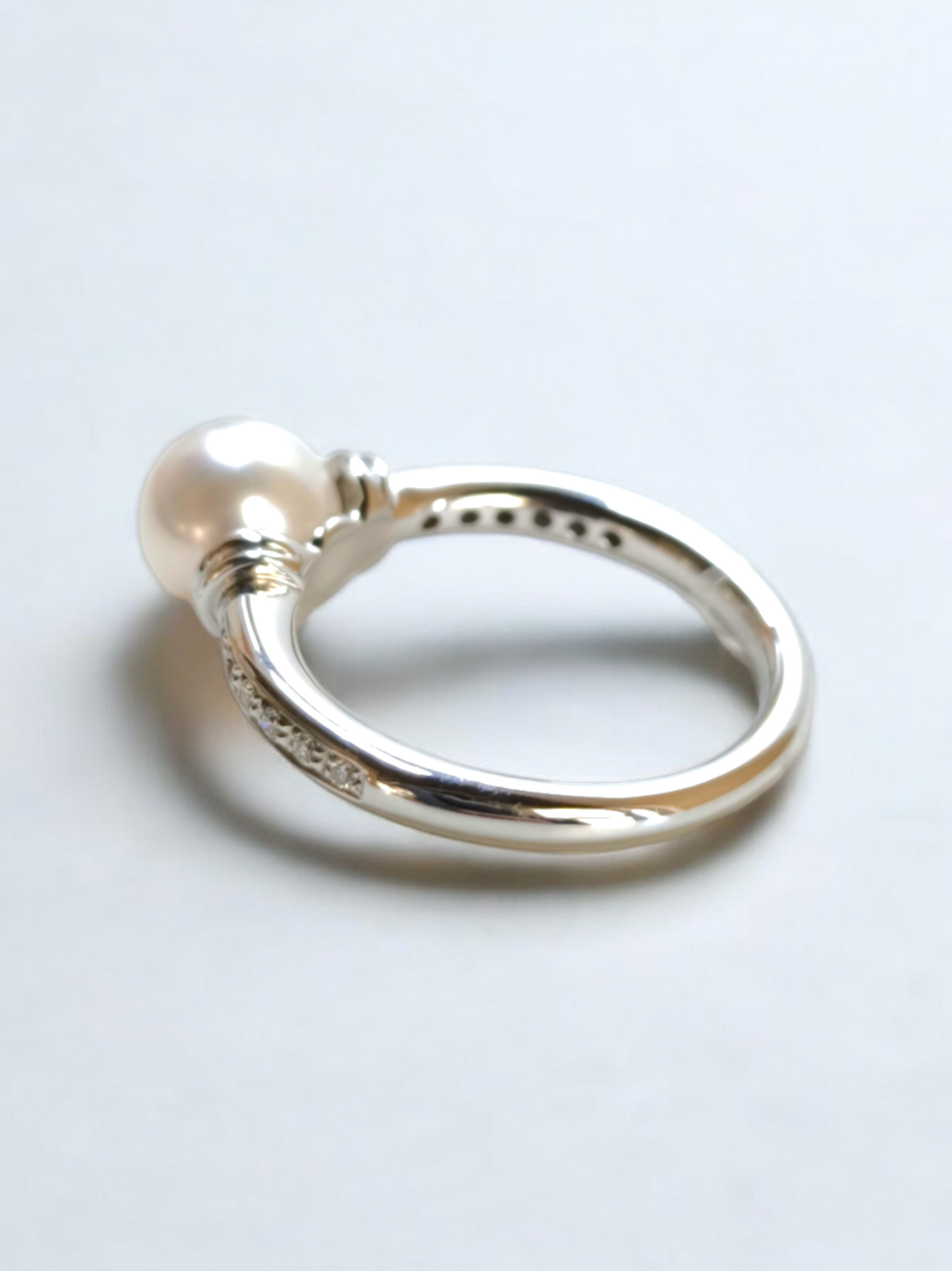 Anello Anello in oro con perla AKoya e diamanti - Gioielli Pavan