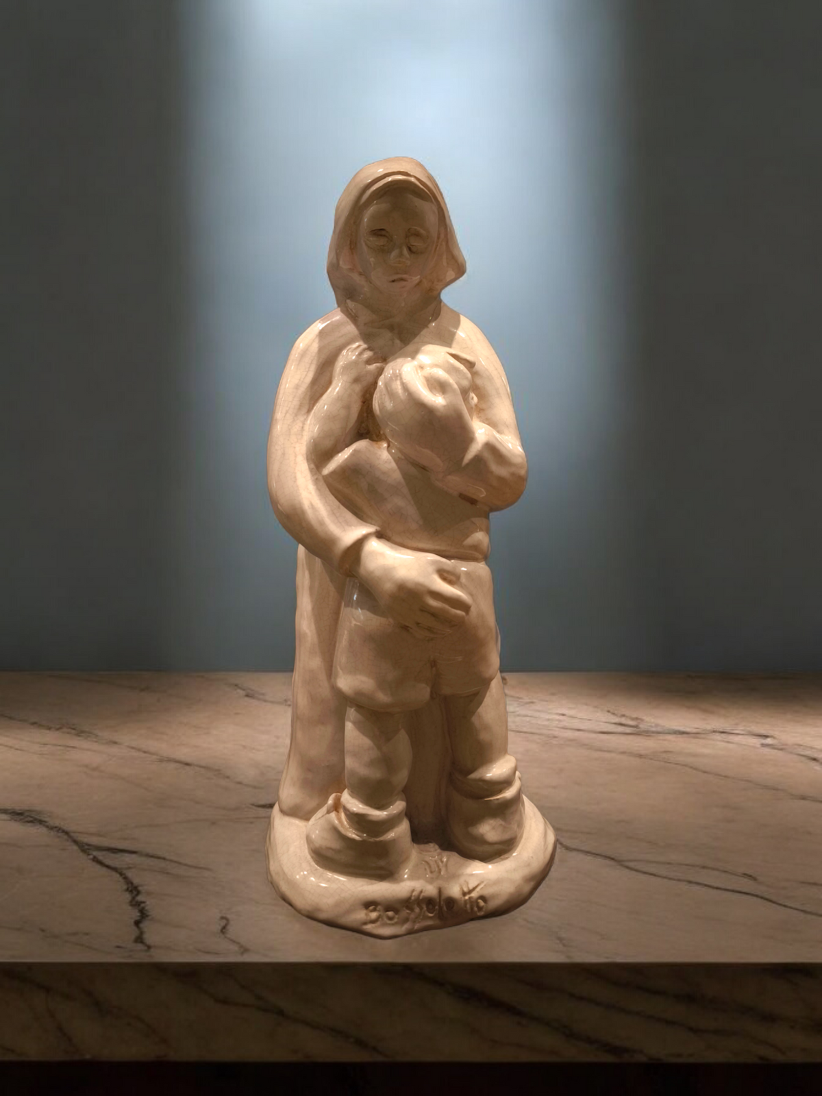 Scultura in maiolica Maternità abbraccio - Gioielli Pavan