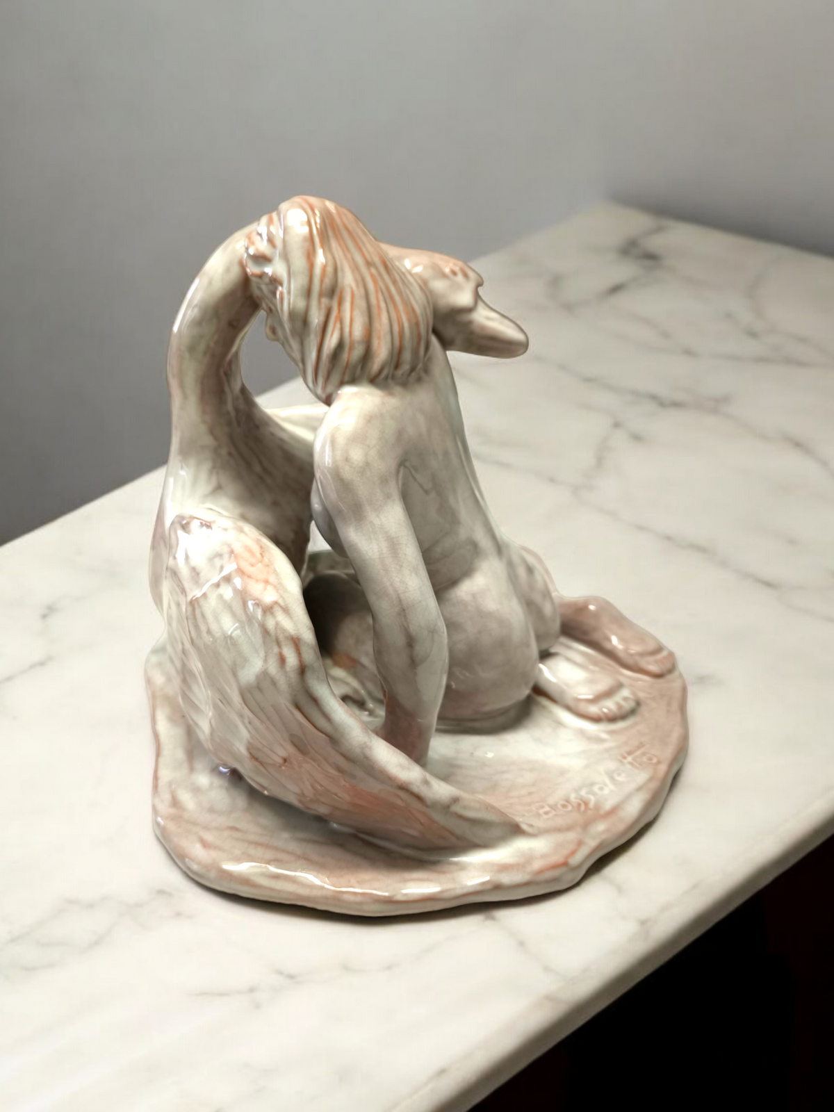 Scultura in maiolica Donna e natura abbraccio - Gioielli Pavan