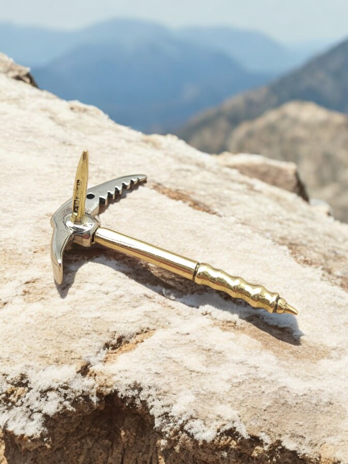 Puntale in oro a forma di Piccozza da Alpino - Gioielli Pavan
