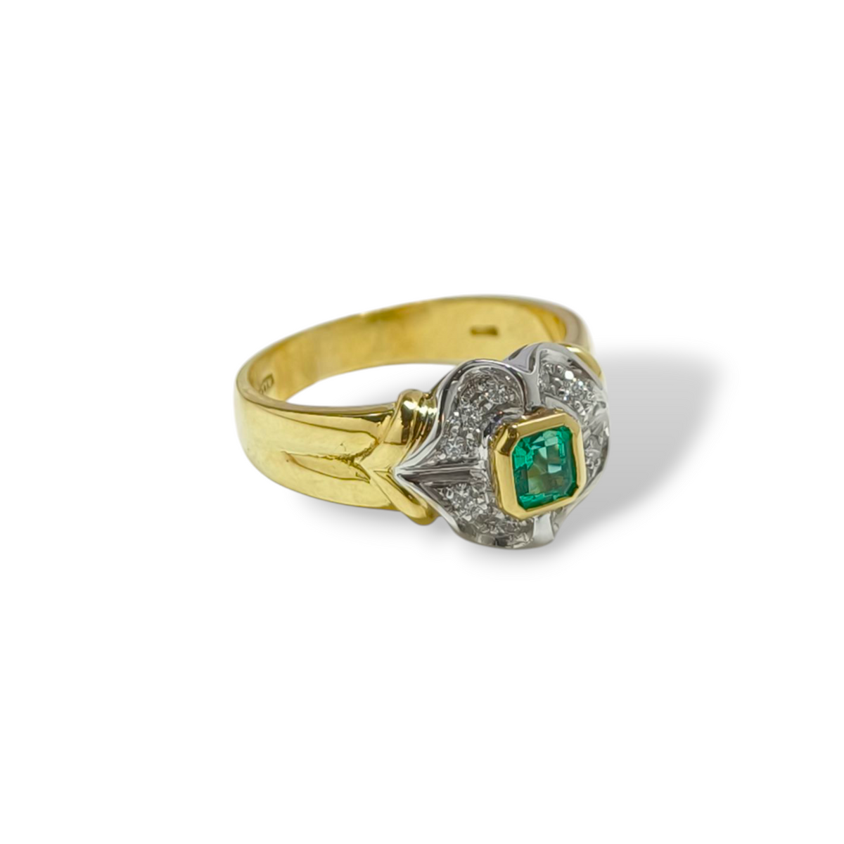 Anello in oro con smeraldo e diamanti - Gioielli Pavan