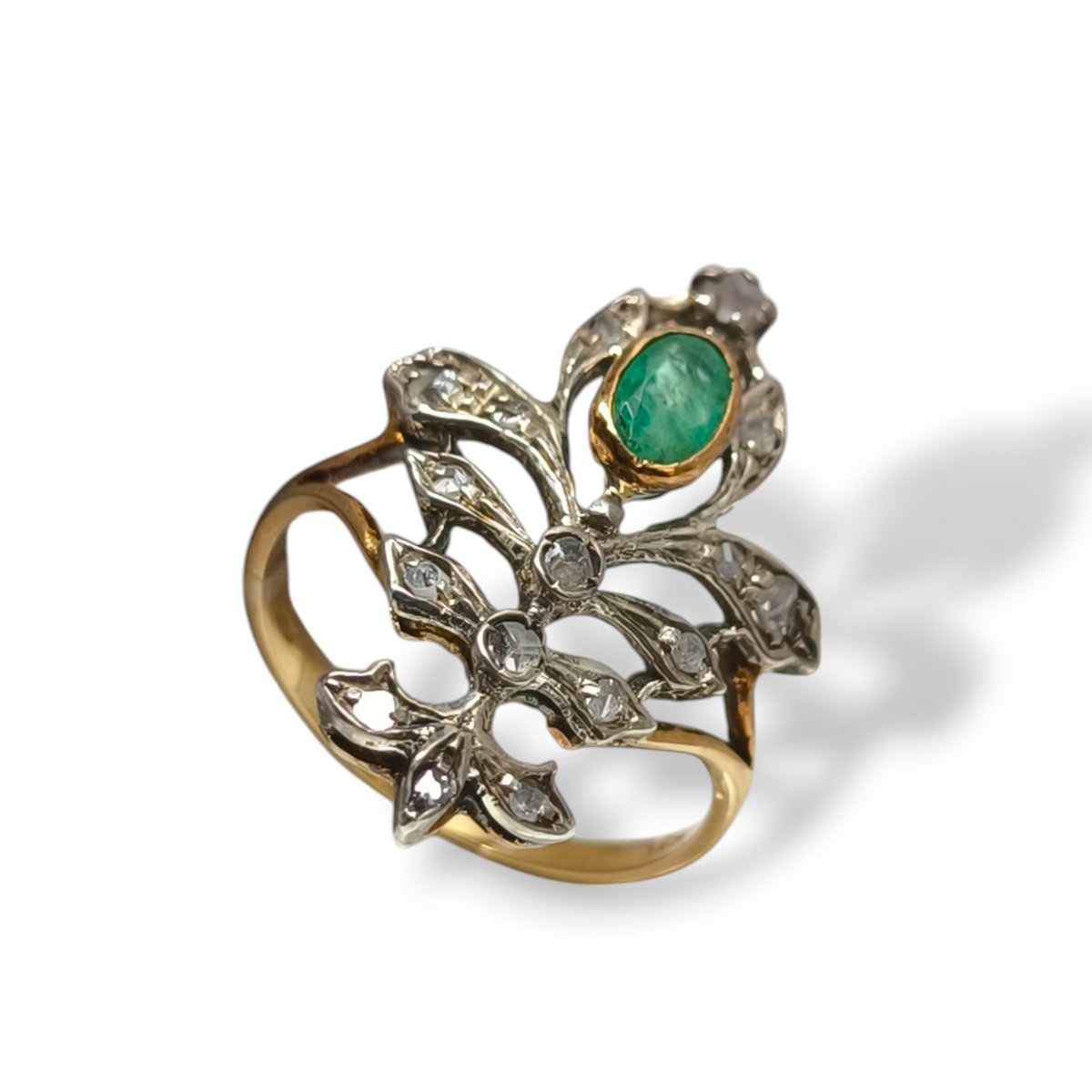 Anello in oro stile liberty con smeraldo e diamanti - Gioielli Pavan