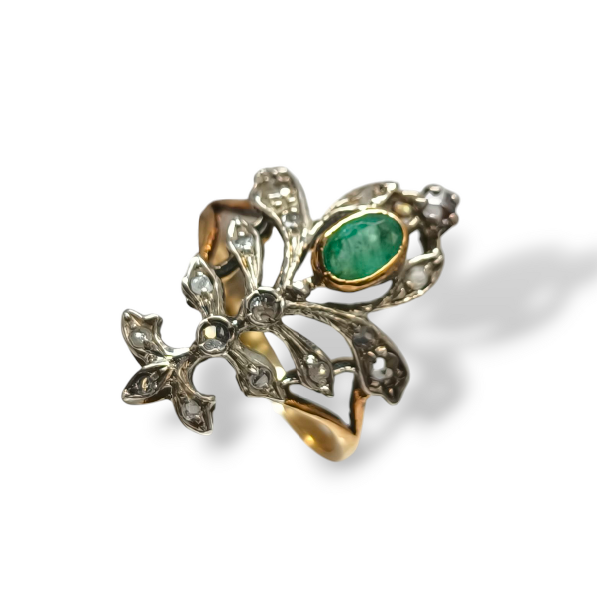 Anello in oro stile liberty con smeraldo e diamanti - Gioielli Pavan