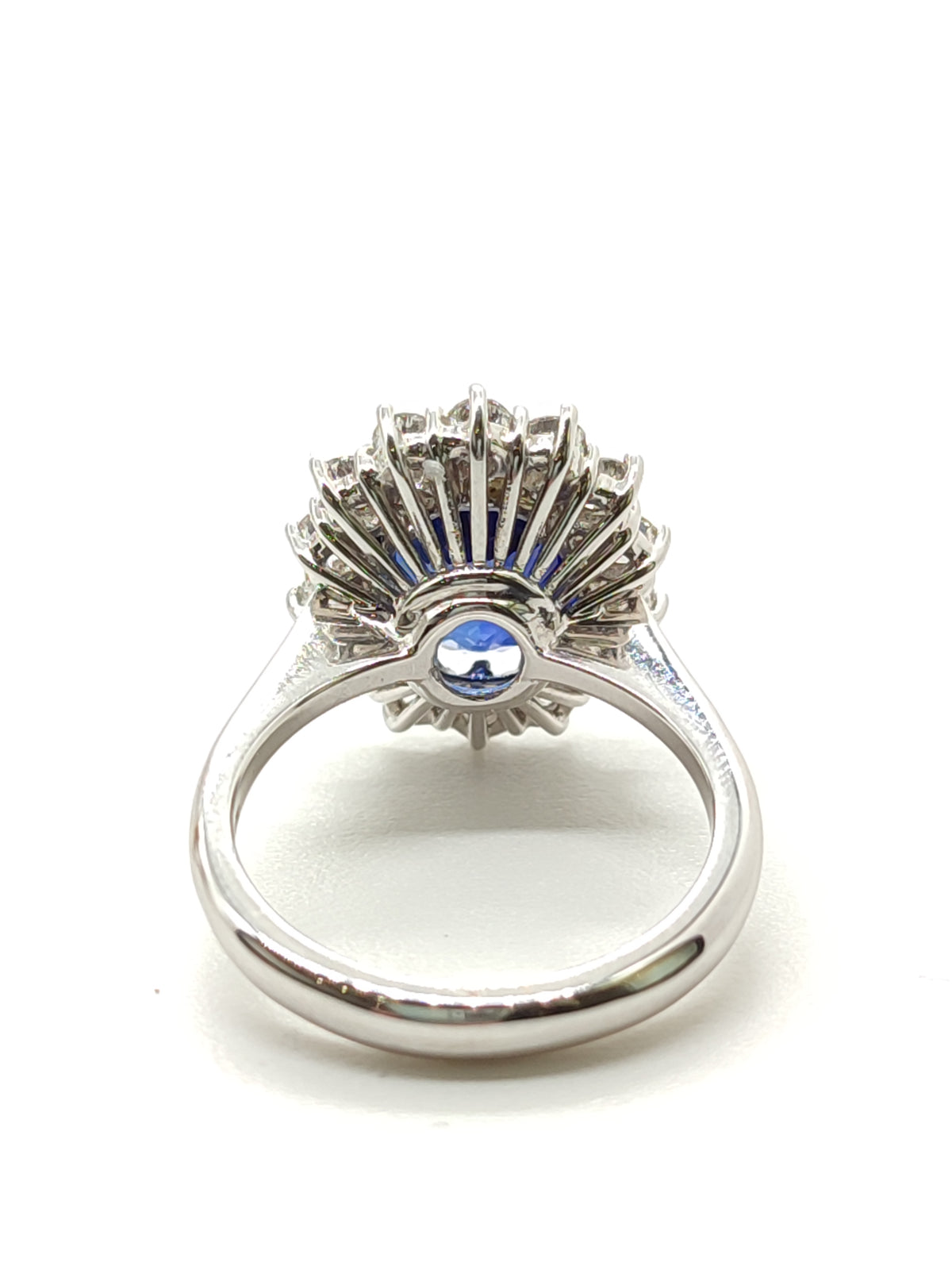 Anello solitario in oro con zaffiro creato e diamanti - Gioielli Pavan