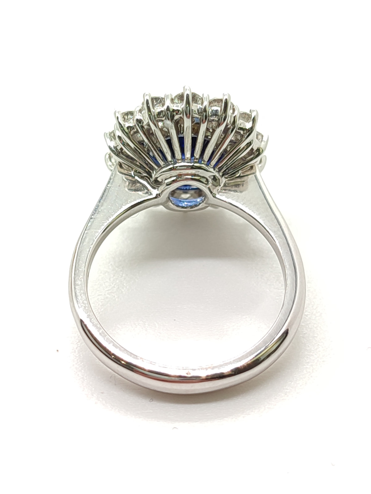 Anello solitario in oro con zaffiro creato e diamanti - Gioielli Pavan