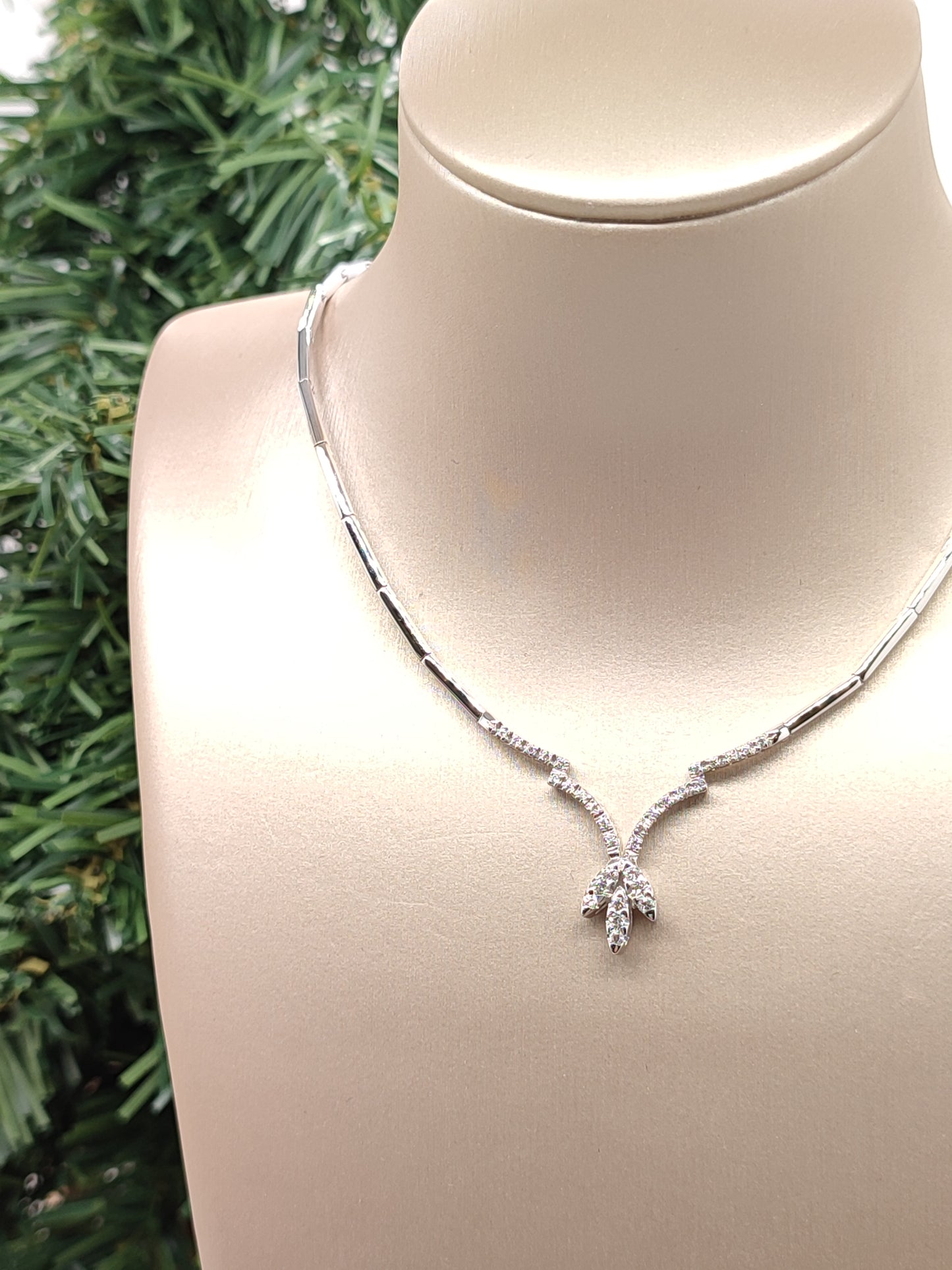 Girocollo Girocollo in oro con diamanti semi rigido - Gioielli Pavan