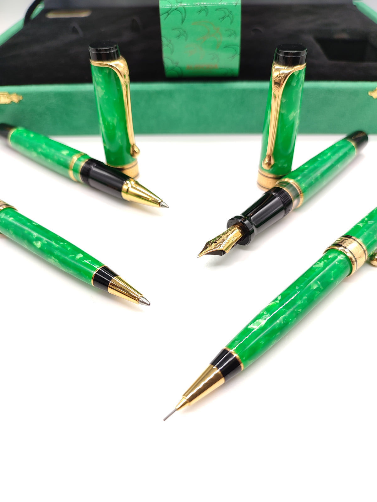 Cofanetto Penne Aurora Primavera Limited Edition - Oro 750 e Smalto Verde - Gioielli Pavan