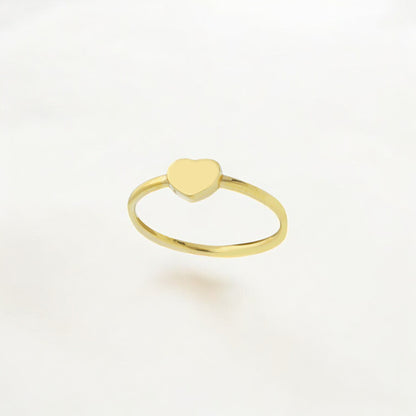 Anello con cuore centrale in oro