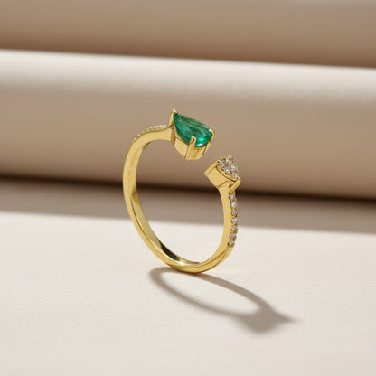 Anello in Oro Giallo 9k con Diamanti e Smeraldo