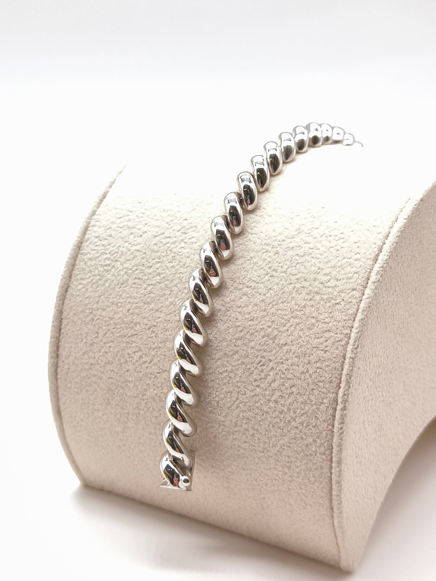 White gold torcion mesh bracelet