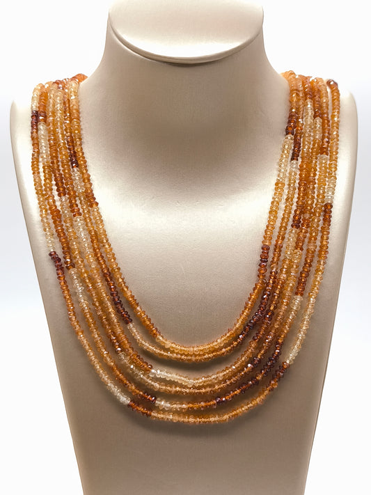 Long gold necklace with Grossularia