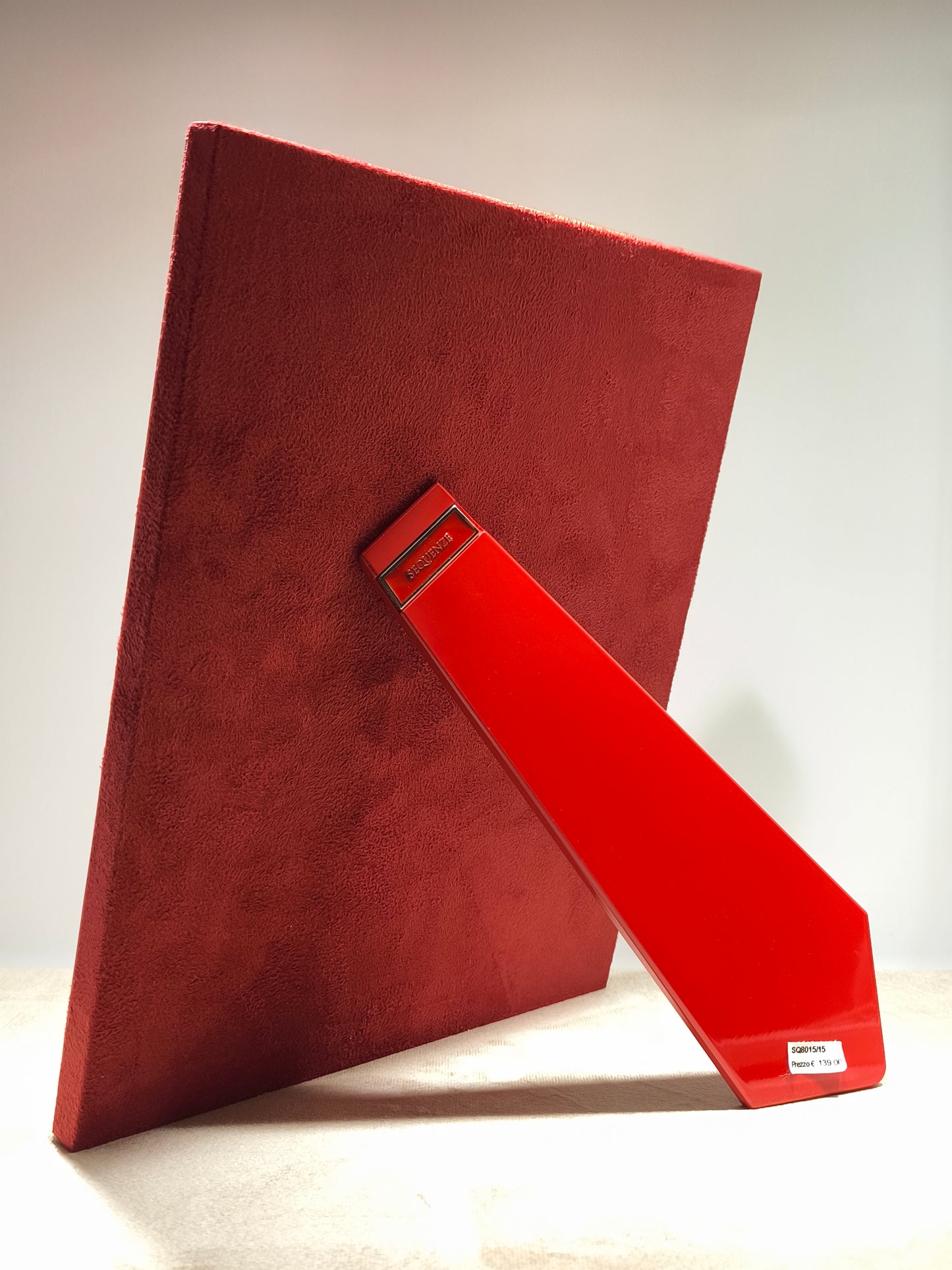 Photo frame in Alcantara and Sequenze Red lacquered wood 15x20cm