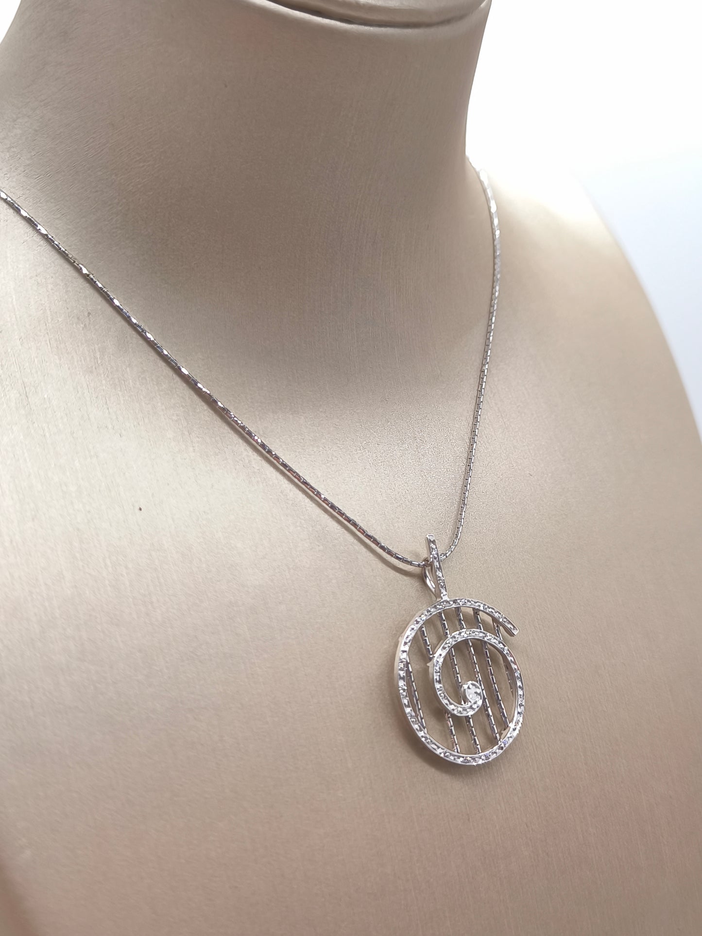 Recarlo necklace in gold with spiral diamonds