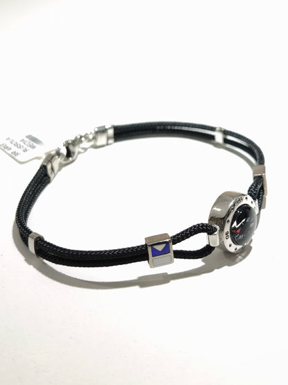 Silver bracelet with medium compass