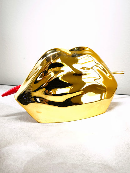 Bocca Pop-art dorata con peperoncino