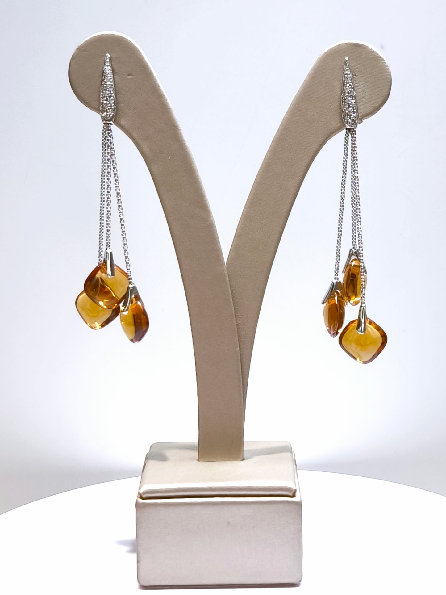 Orecchini pendenti in oro con ambra e diamanti