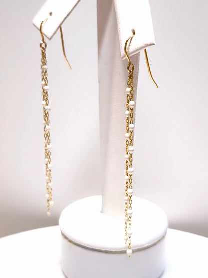 Orecchini pendenti in oro con smalto bianco