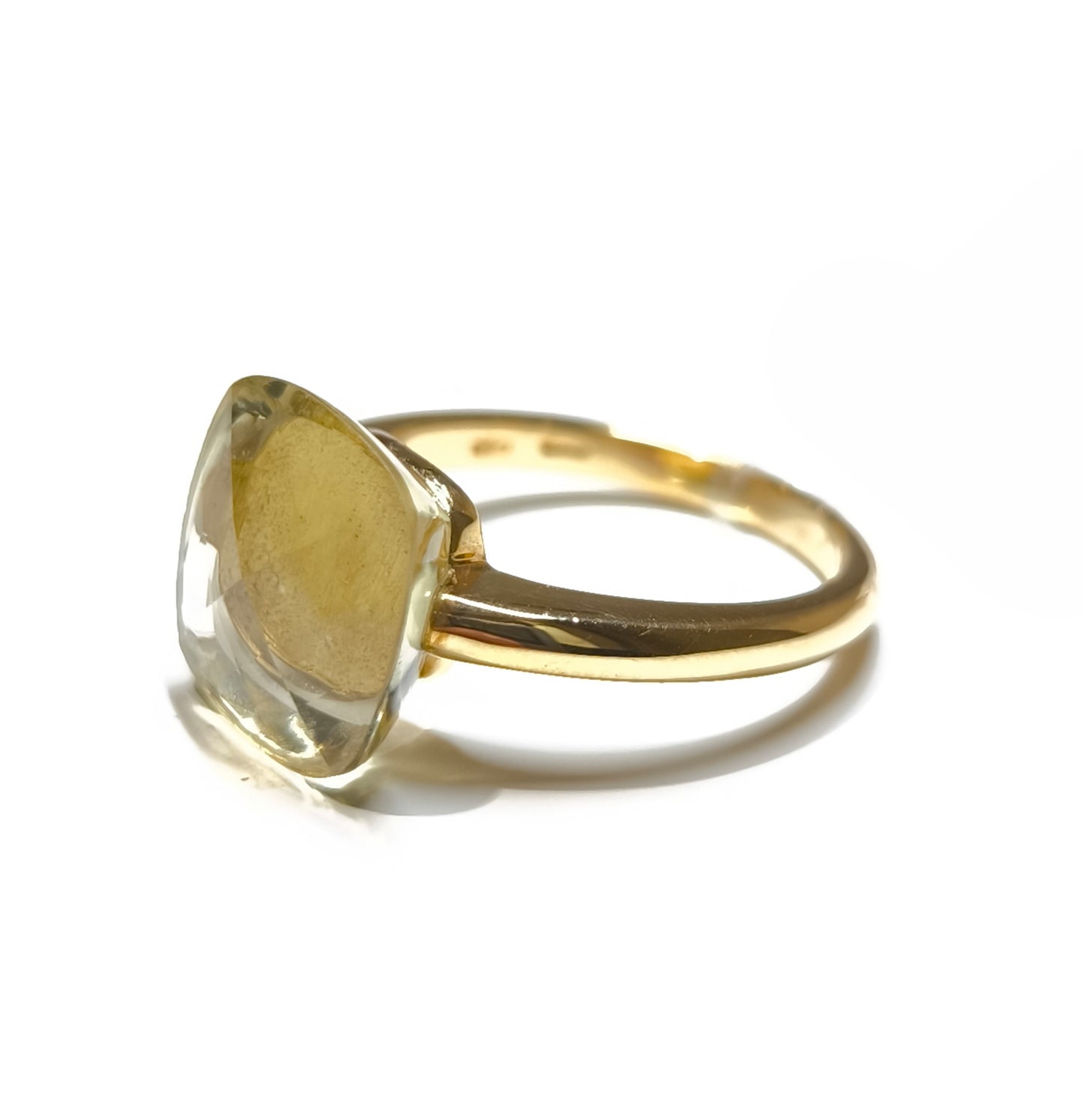 Gold ring with lemon quartz