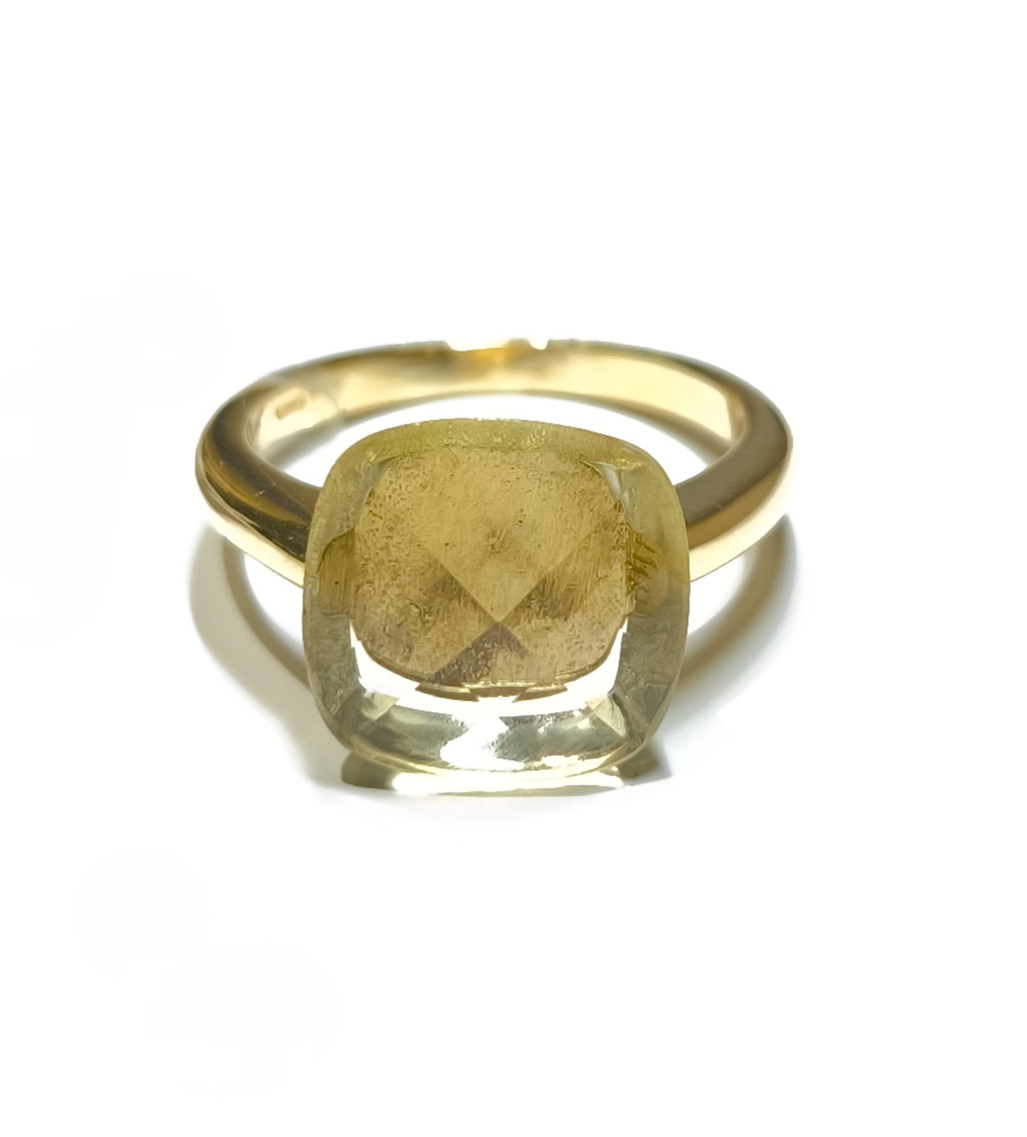 Gold ring with lemon quartz