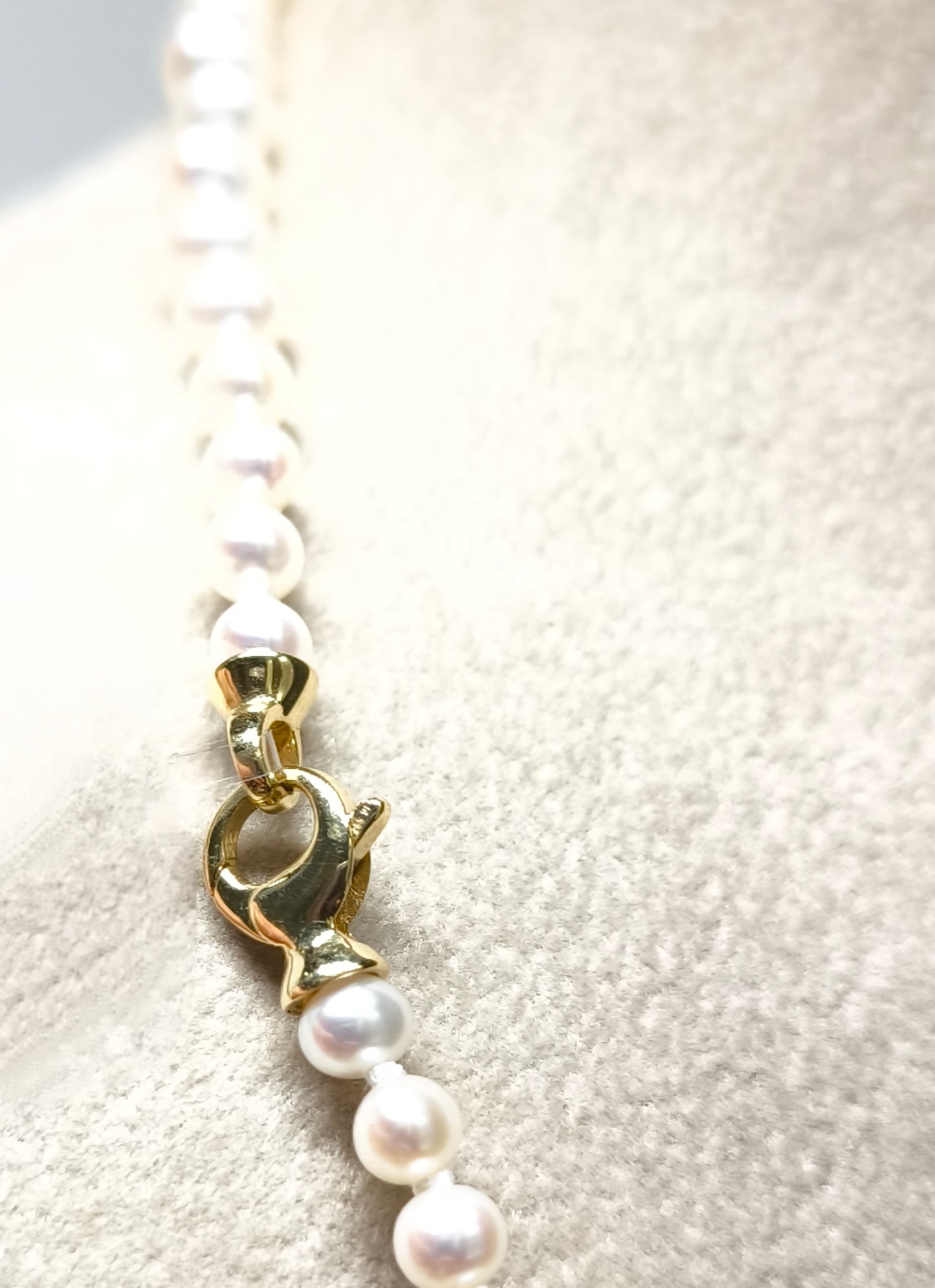Collana in oro con perle d'acqua dolce scalata