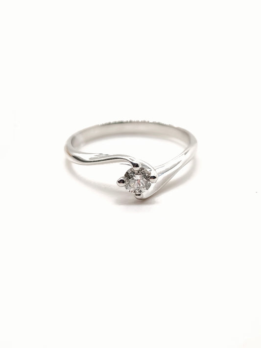 Valentin solitaire ring in gold with diamond