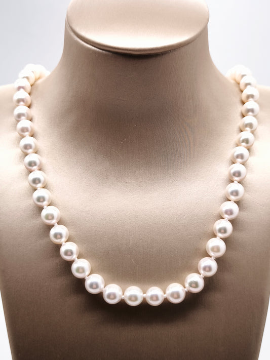 Gold choker with Akoya pearls
