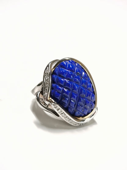 Gold ring with diamonds and lapis lazuli