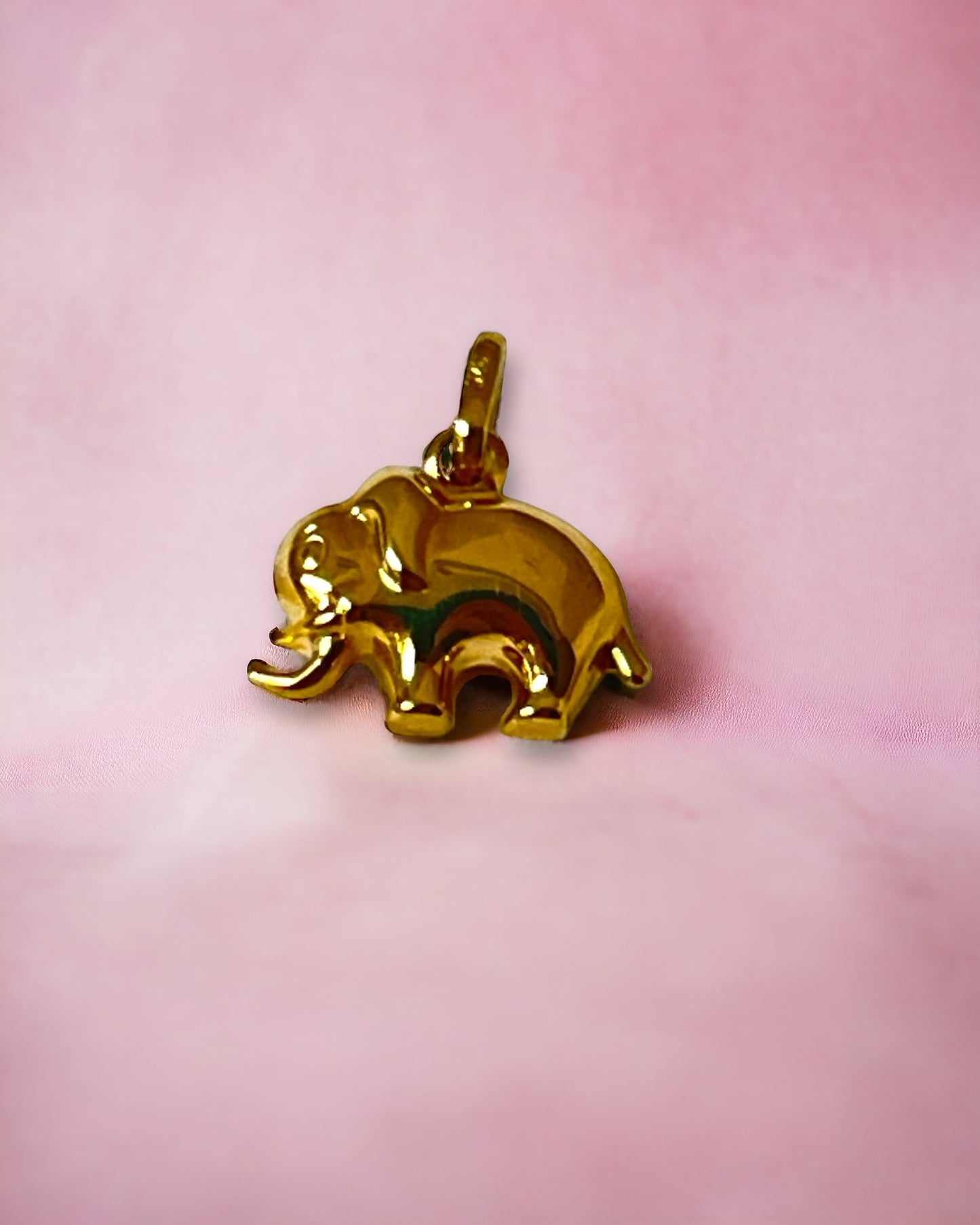 Yellow gold elephant pendant