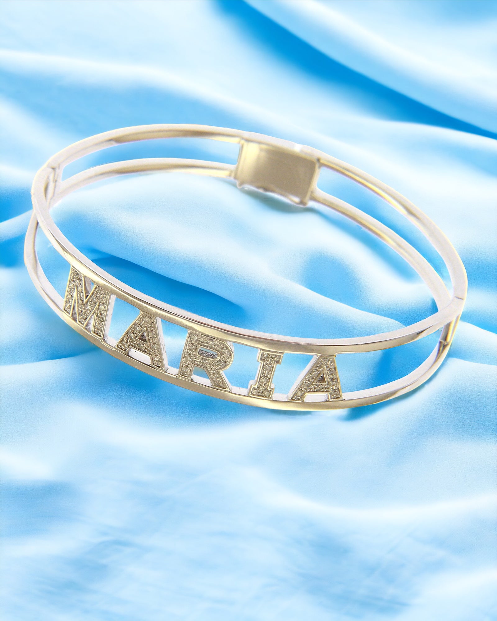 Bracciale Medio rigido oro bianco e diamanti personalizzabile nome da a  lettere Oro 18kt 0,132 (circa) Diamanti