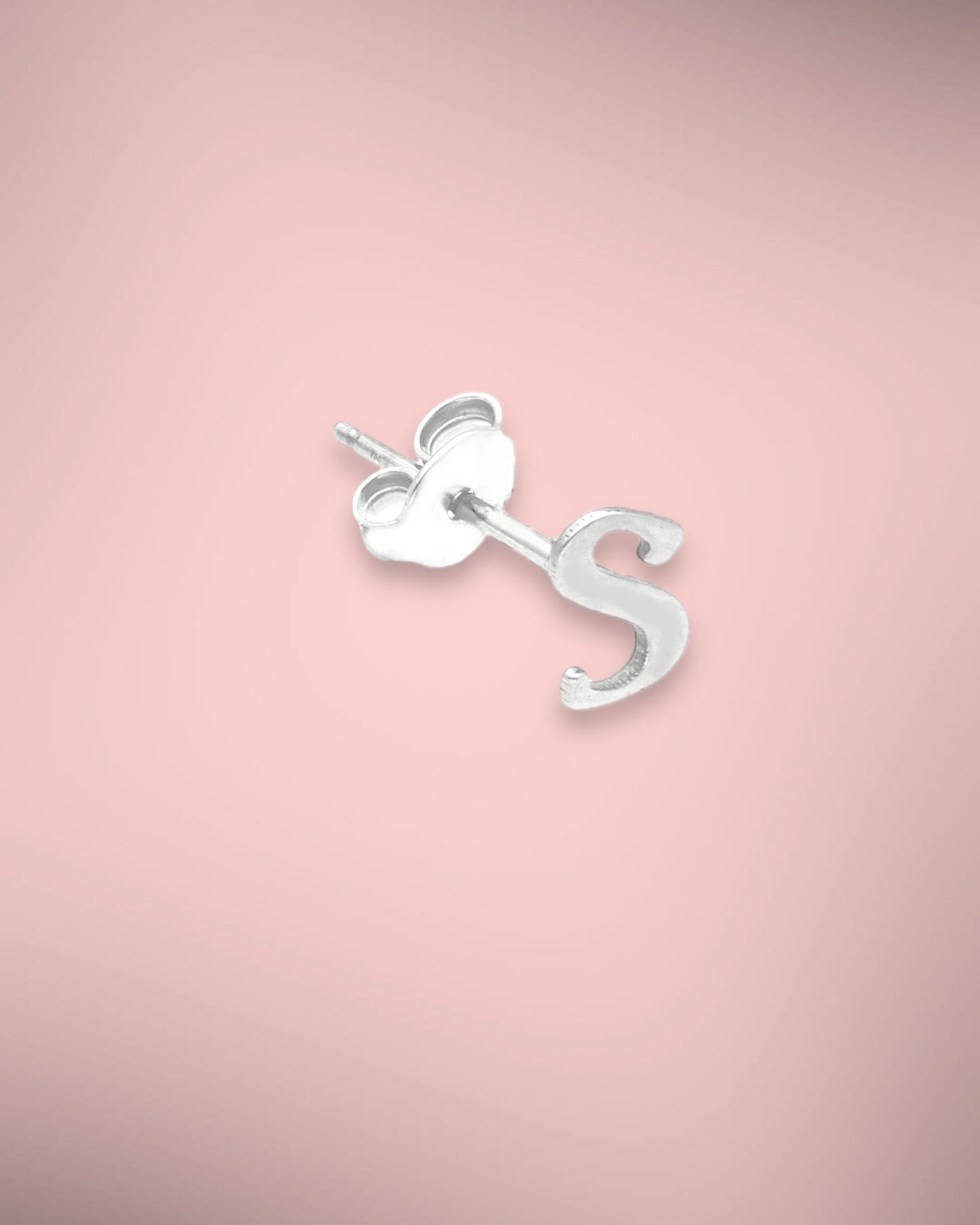 Mono white gold letter earring