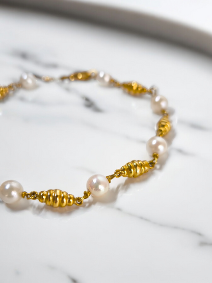 Bracciale in oro con perle giapponesi