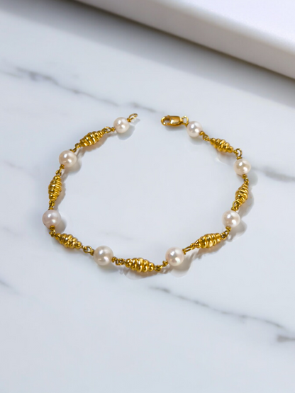 Bracciale in oro con perle giapponesi