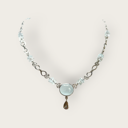 Gold necklace with diamonds and aquamarine