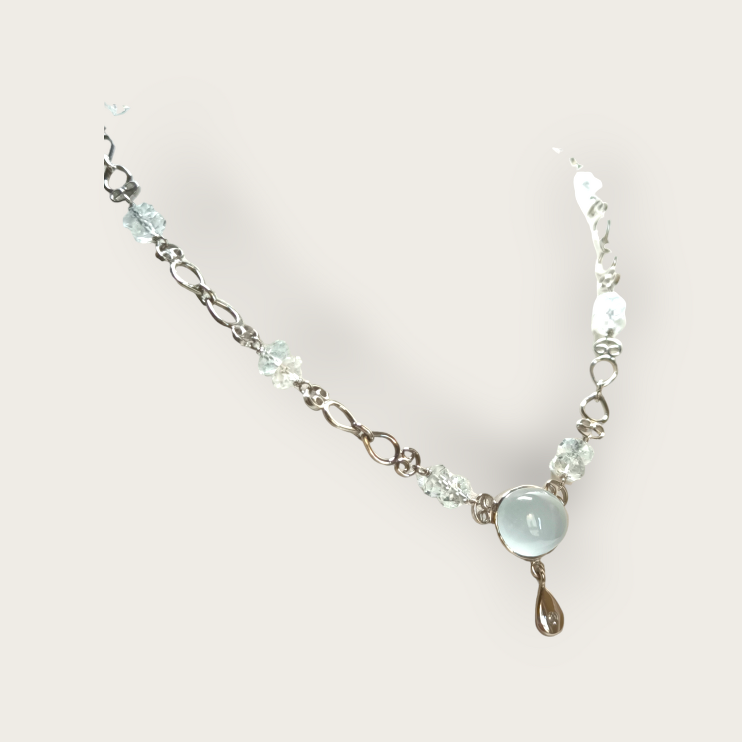 Gold necklace with diamonds and aquamarine