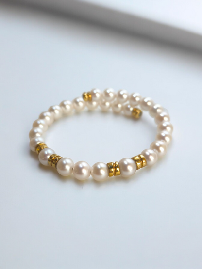 Bracciale in oro con perle giapponesi filo rigido