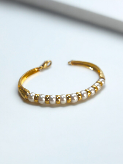 Bracciale in oro con perle giapponesi semi rigido