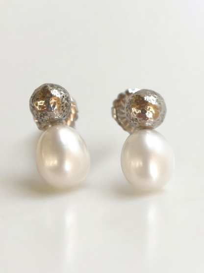 Silver earrings with Eclat pearls