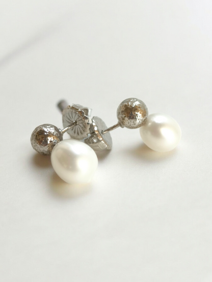 Silver earrings with Eclat pearls