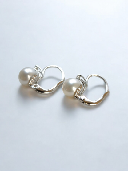 Leverback earrings with pearls and diamonds