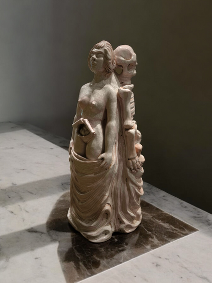 Scultura in maiolica Processo di vita donna