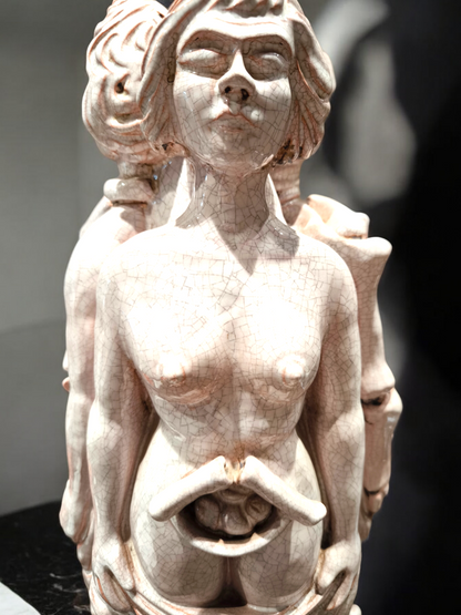 Scultura in maiolica Processo di vita donna