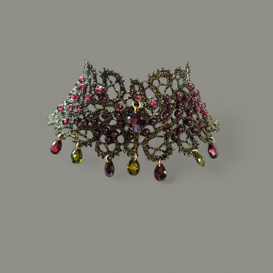 Choker collar in Cantù lace and semi-precious stones