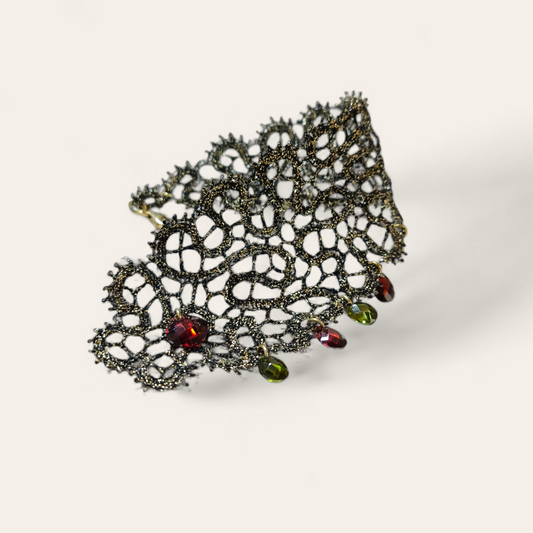 Bracelet in Cantù lace and semi-precious stones