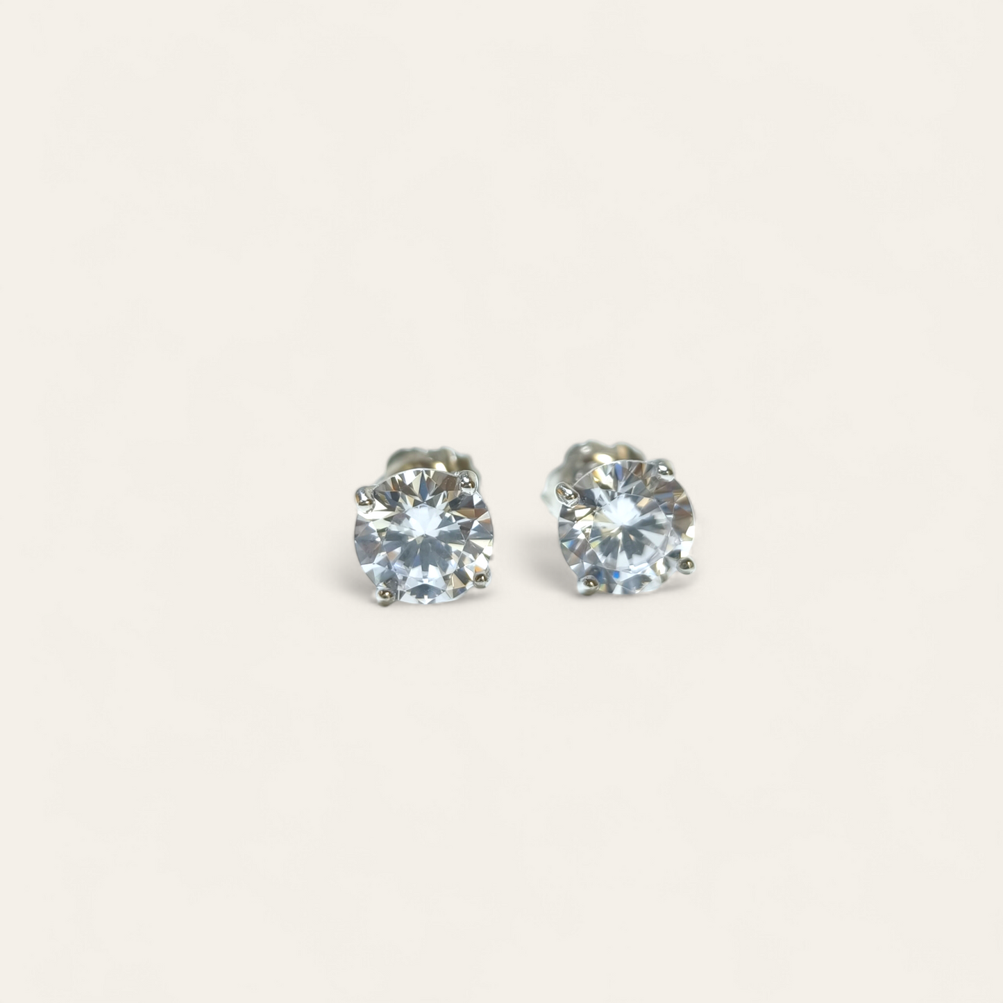 Orecchini in argento a punto luce 1,5 ct