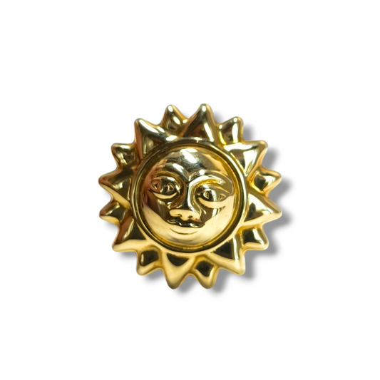 Yellow gold sun pendant with face