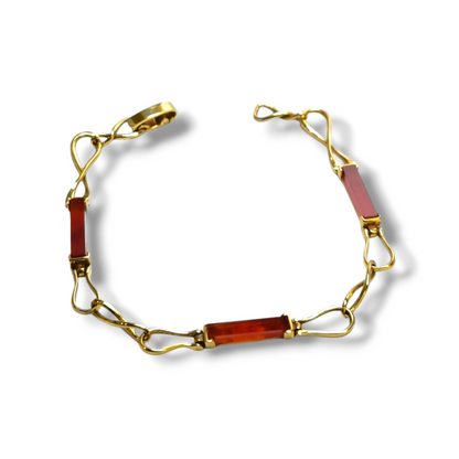 Geometric yellow gold bracelet with carnelian