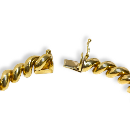 Yellow gold torcion mesh bracelet