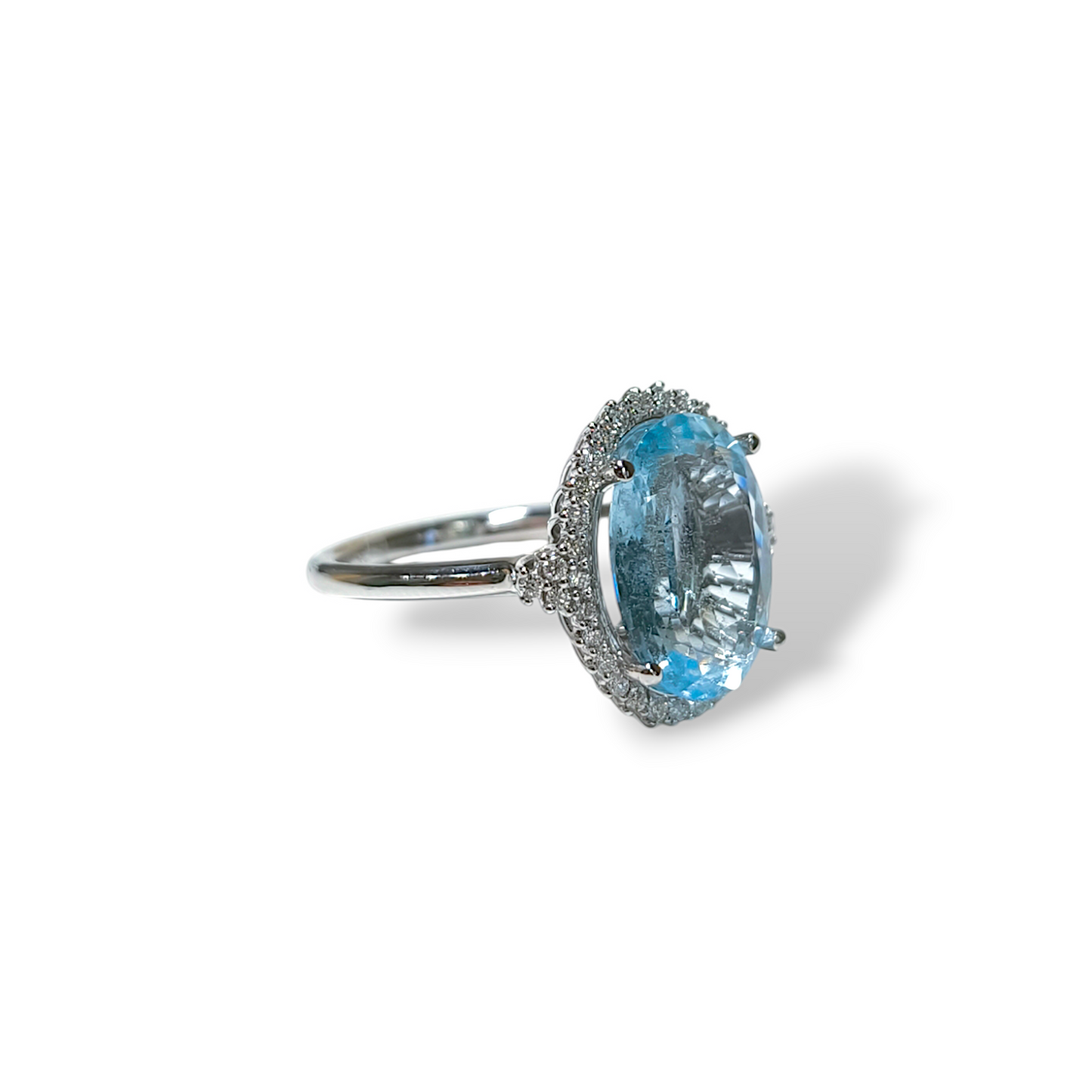 Gold ring with aquamarine and diamonds